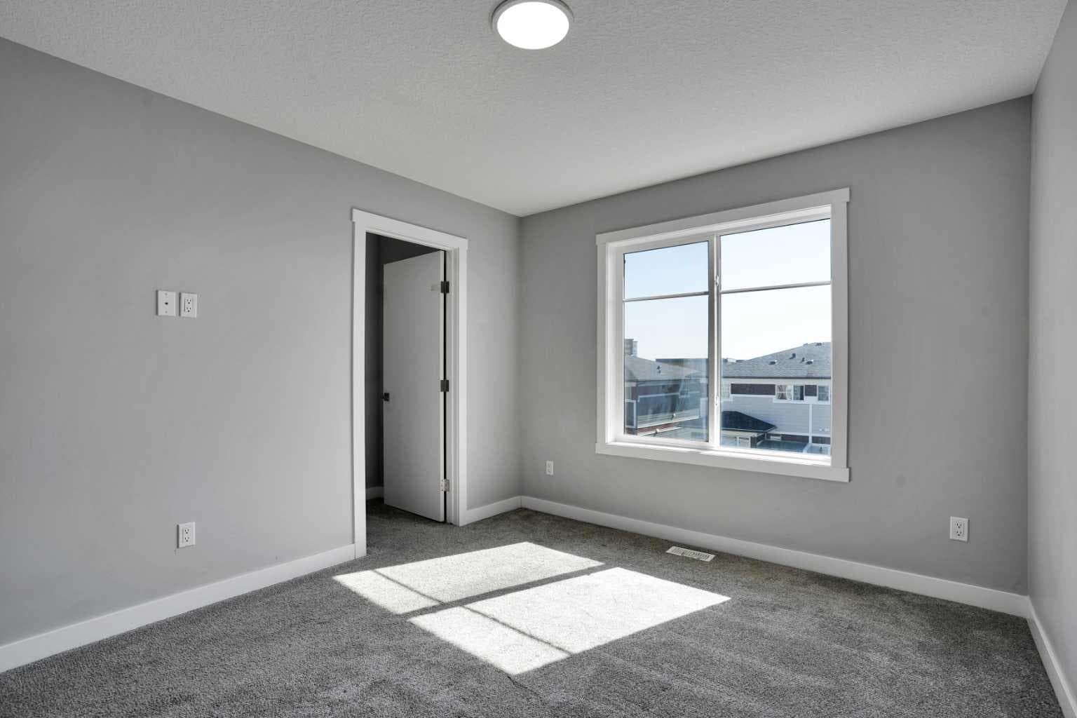 410, 95 Skyview Close NE