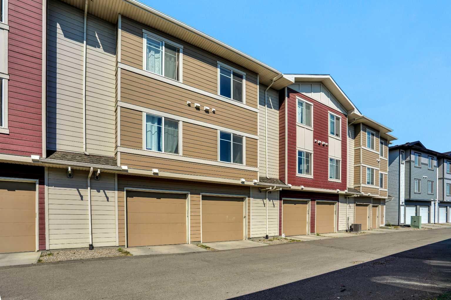410, 95 Skyview Close NE