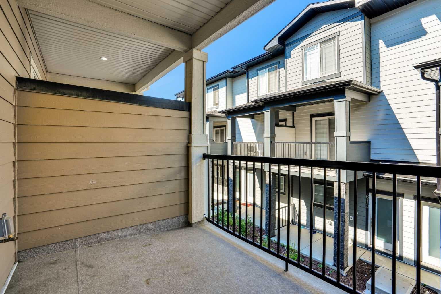 410, 95 Skyview Close NE
