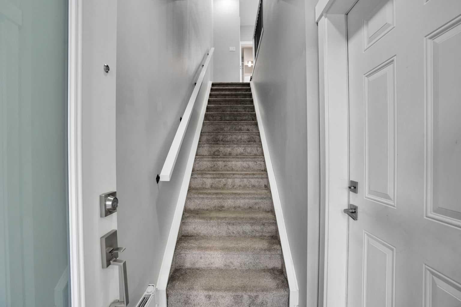410, 95 Skyview Close NE