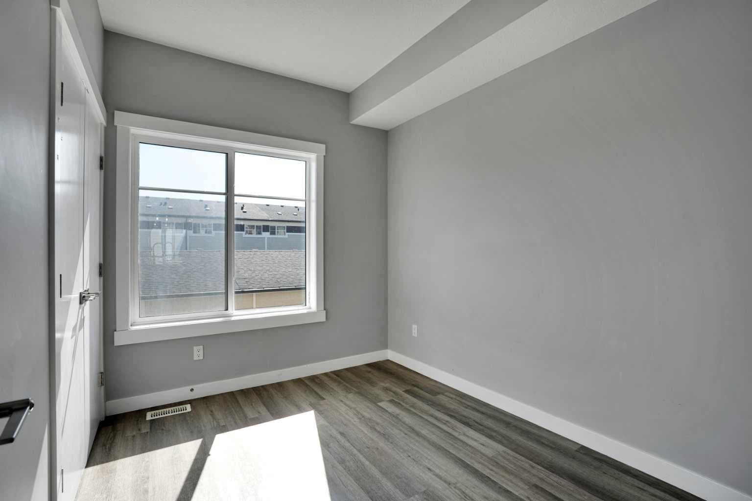 410, 95 Skyview Close NE