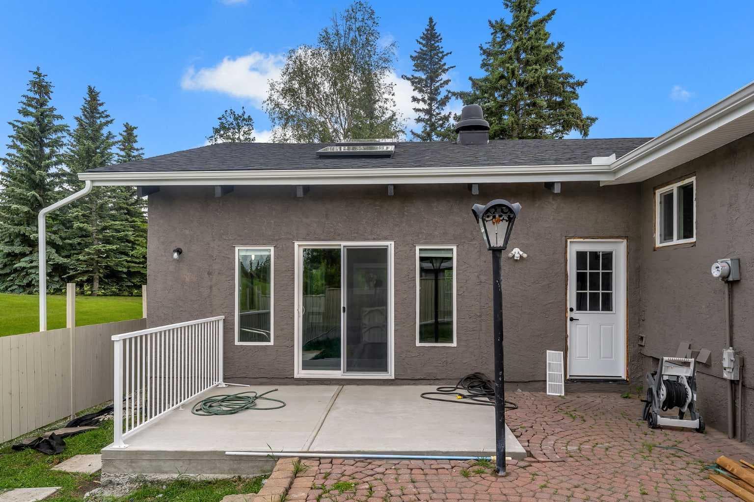 2930 Oakmoor Crescent SW