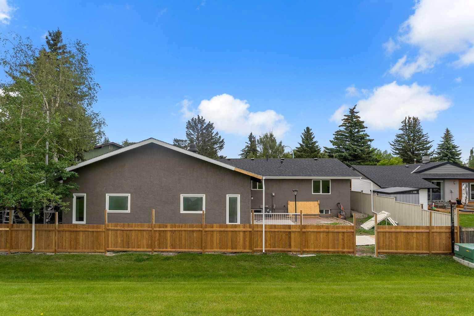 2930 Oakmoor Crescent SW