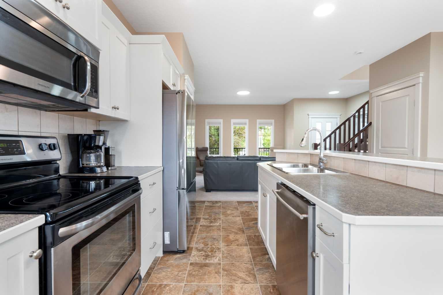 2449 Ravenswood View SE