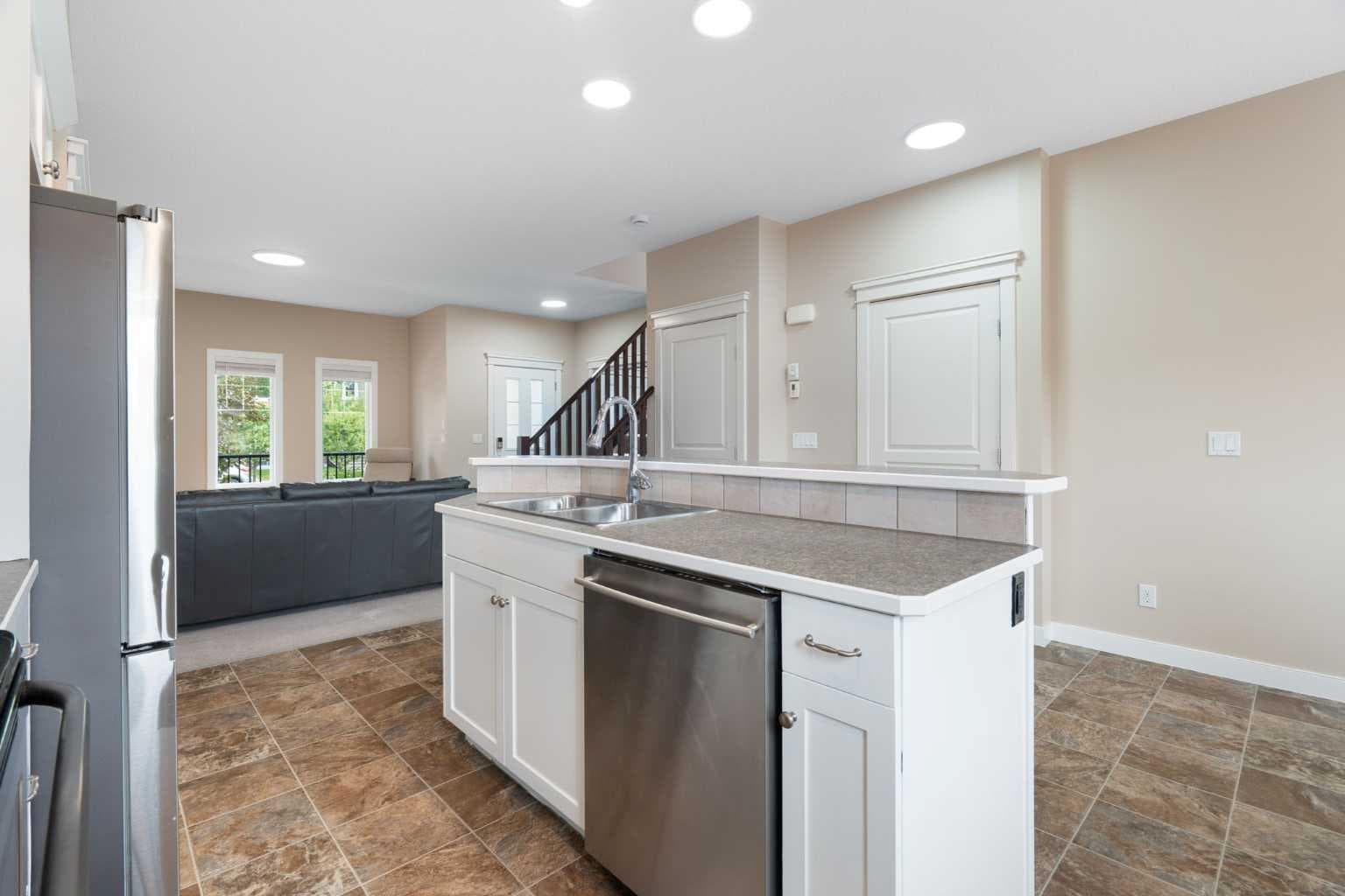 2449 Ravenswood View SE