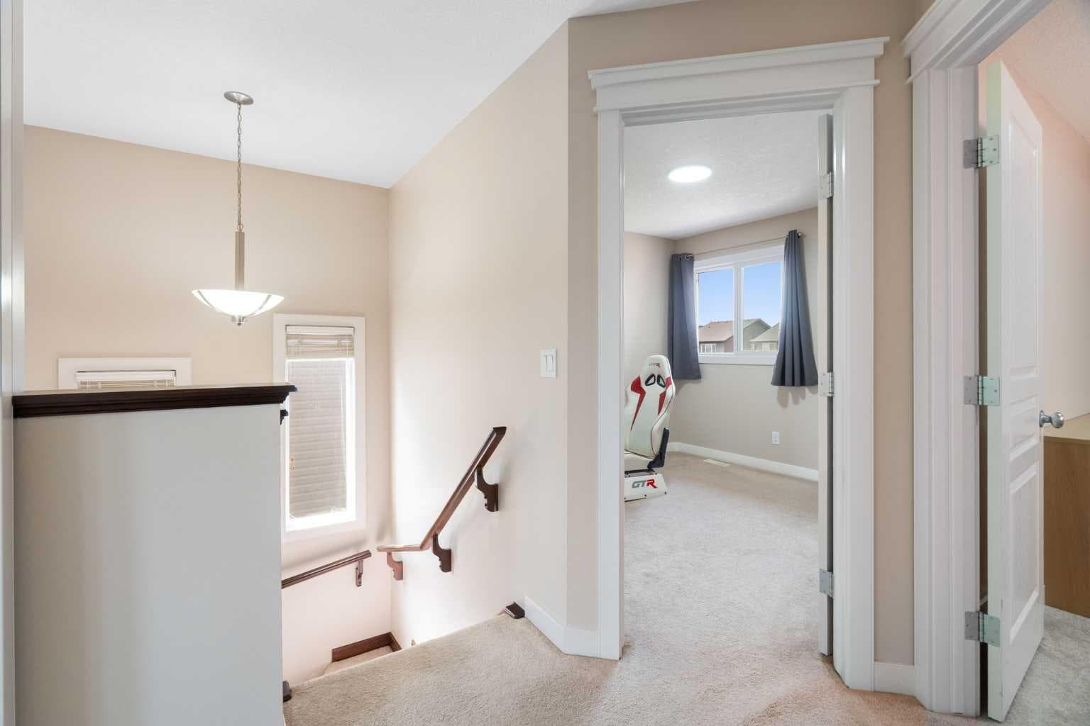 2449 Ravenswood View SE
