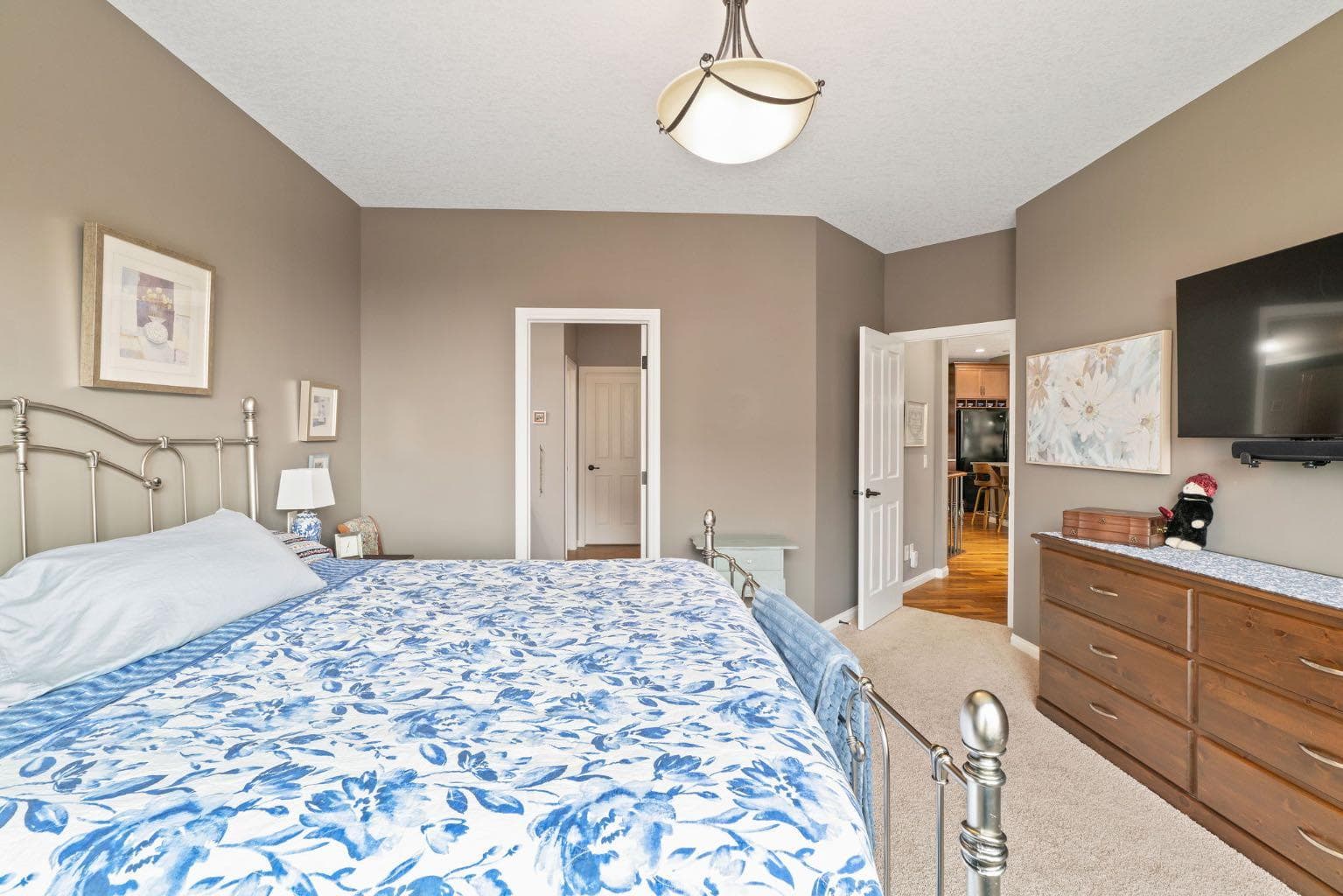 204 Sunset Square 