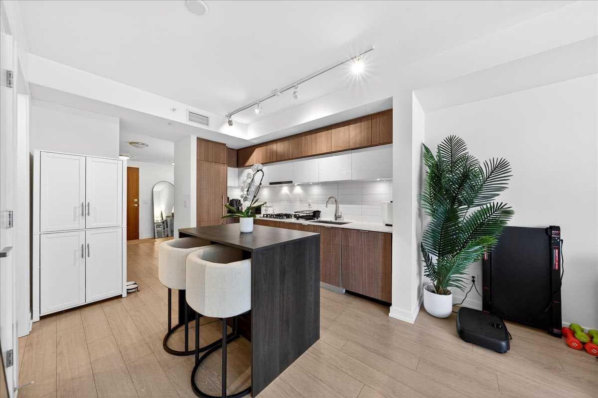 214, 51 Waterfront Mews SW