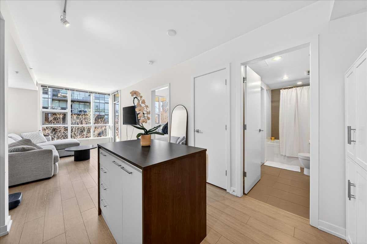214, 51 Waterfront Mews SW