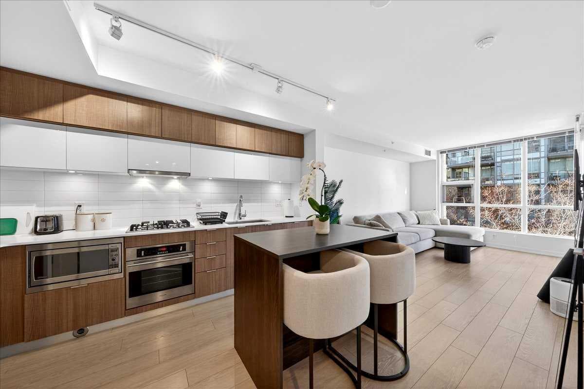 214, 51 Waterfront Mews SW