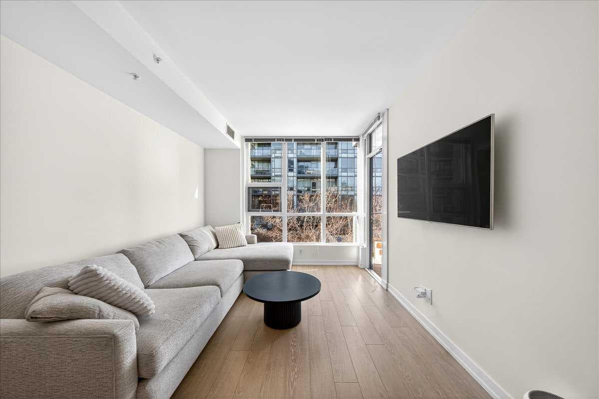 214, 51 Waterfront Mews SW