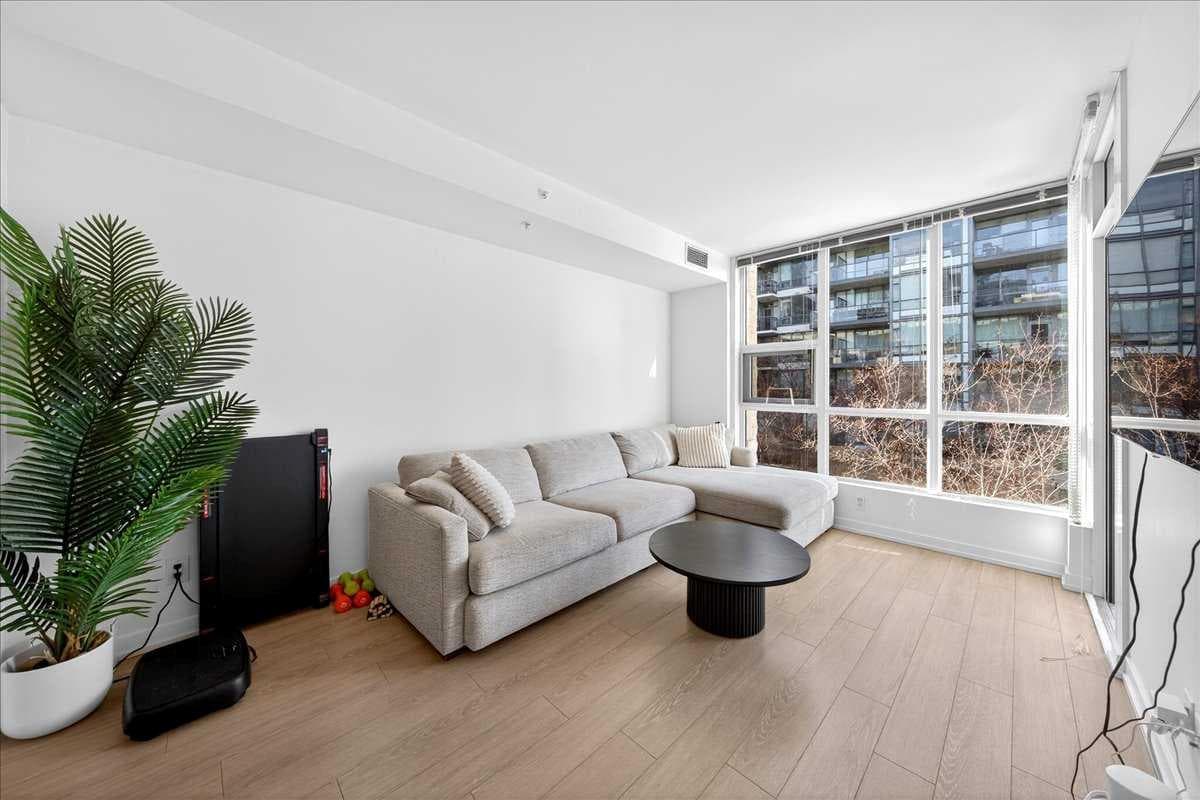214, 51 Waterfront Mews SW
