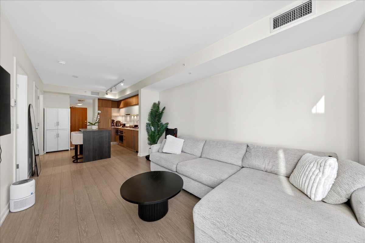 214, 51 Waterfront Mews SW