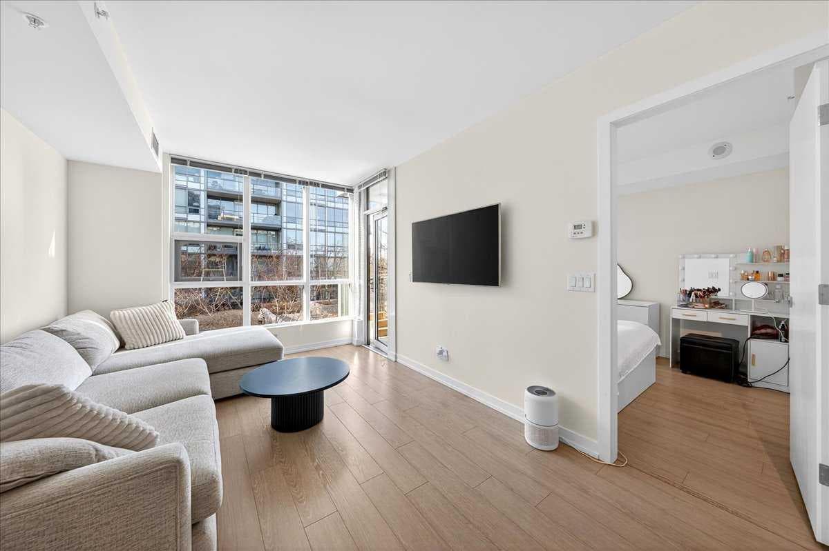 214, 51 Waterfront Mews SW