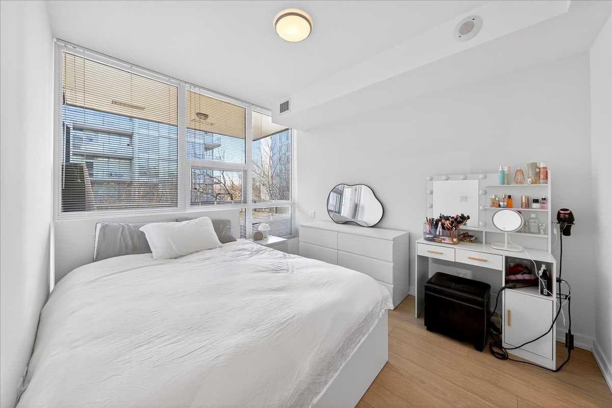 214, 51 Waterfront Mews SW
