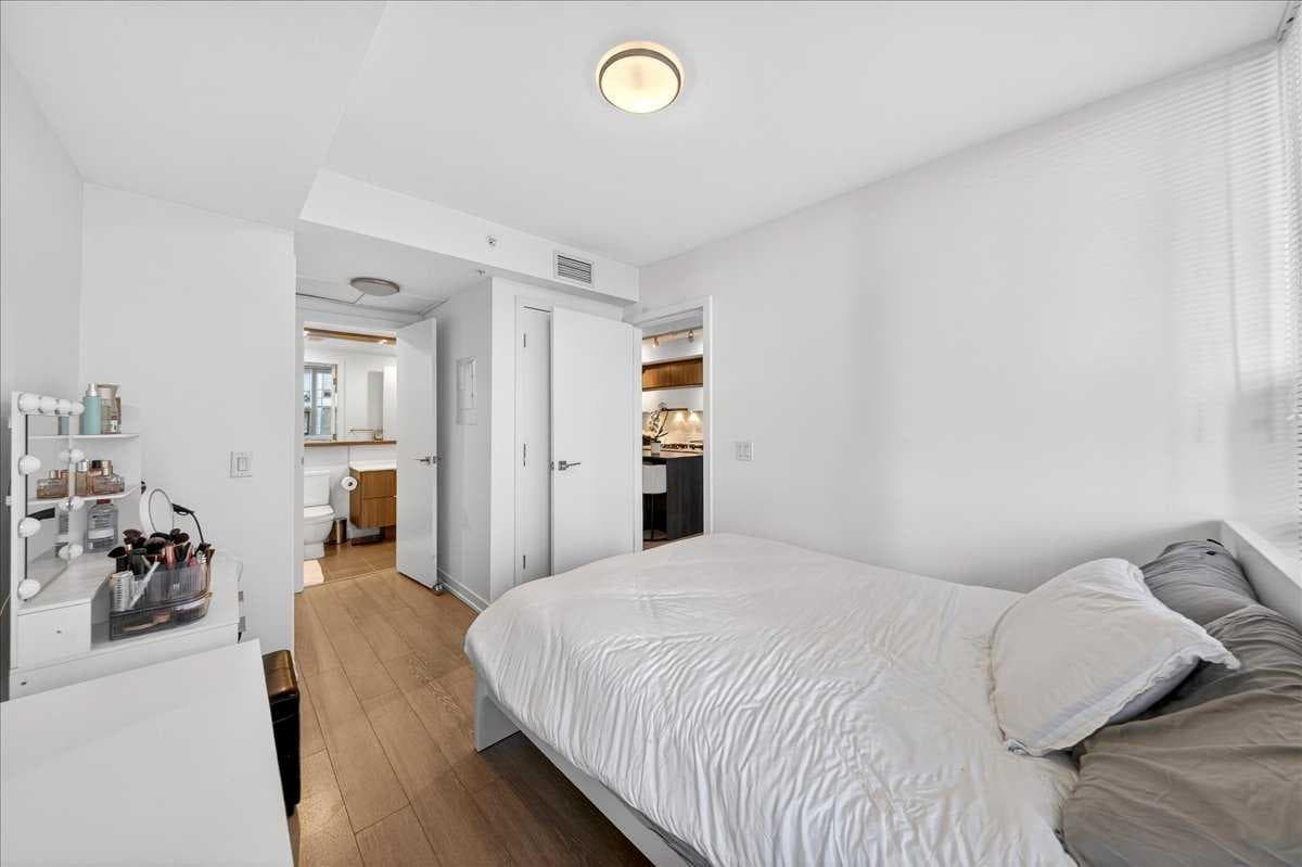 214, 51 Waterfront Mews SW