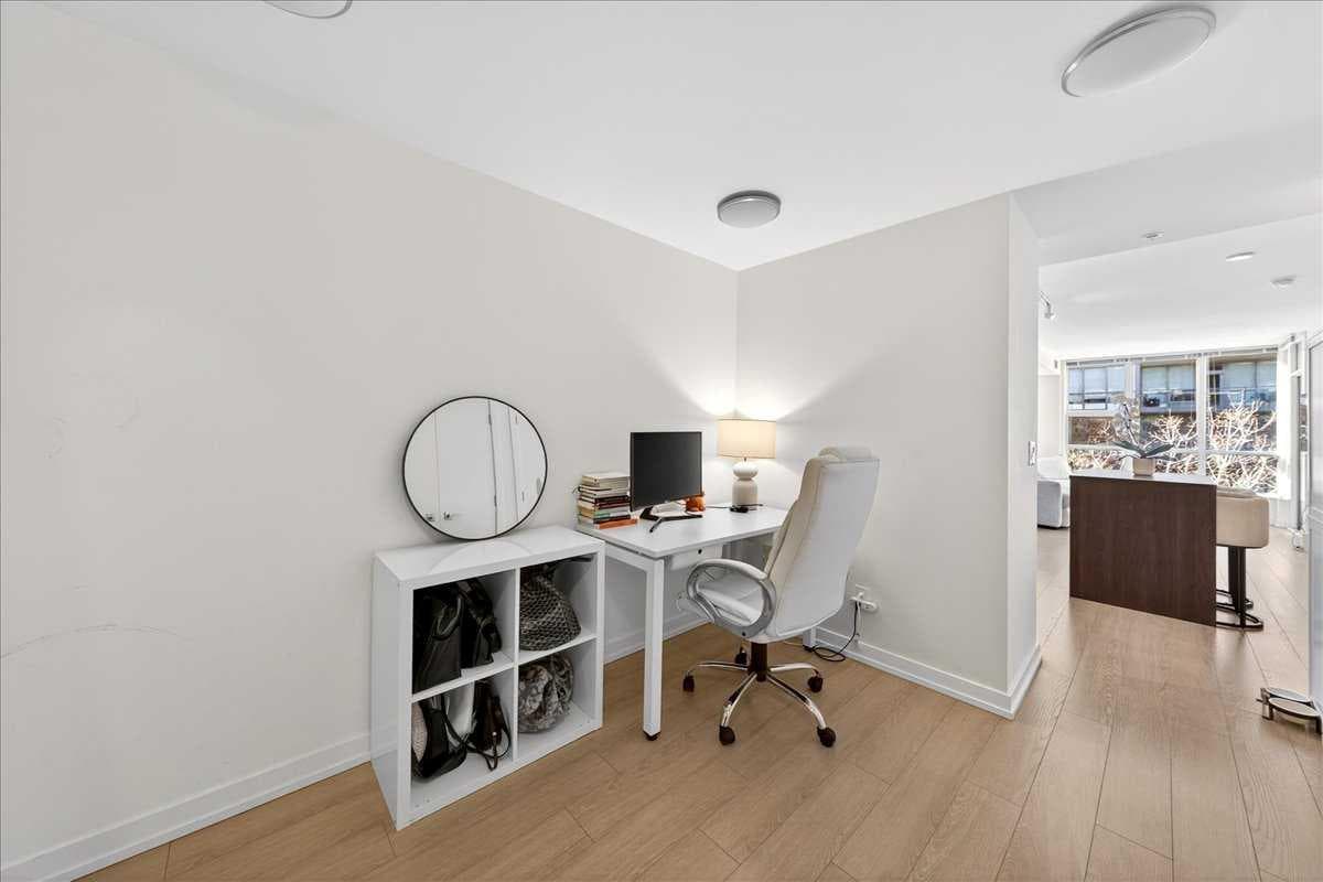 214, 51 Waterfront Mews SW