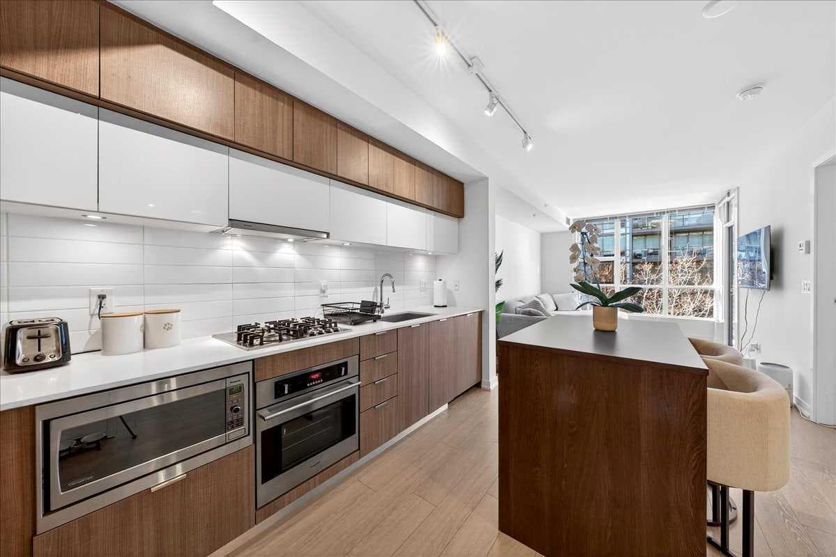 214, 51 Waterfront Mews SW