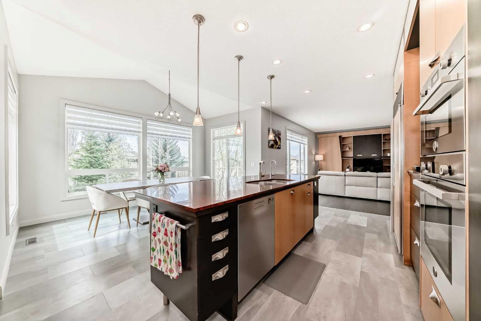 11 Cresthaven Bay SW