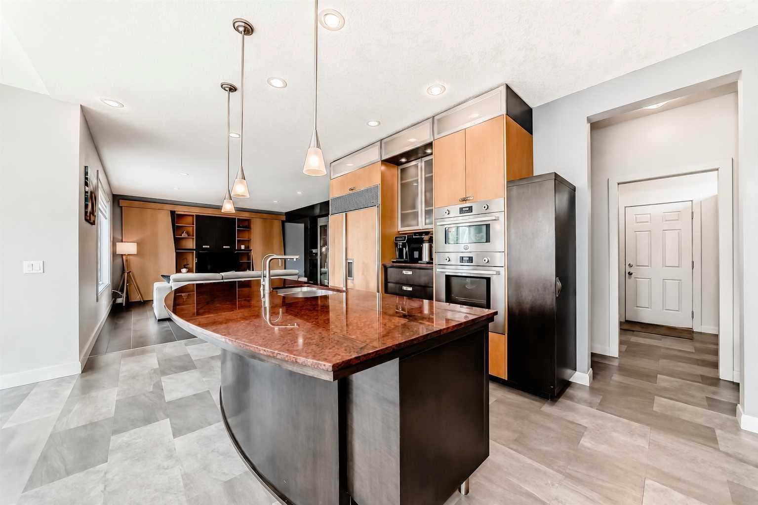 11 Cresthaven Bay SW
