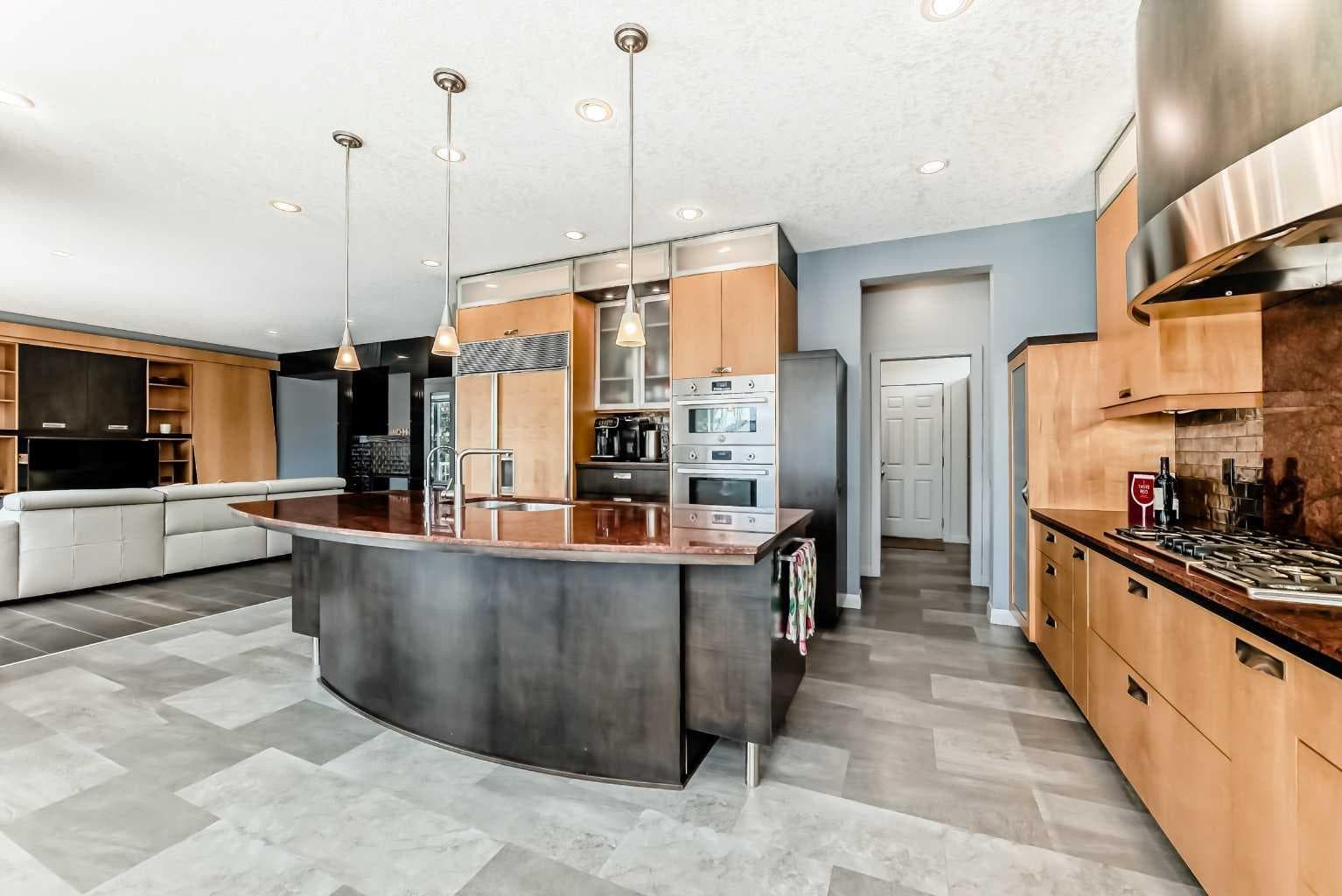 11 Cresthaven Bay SW