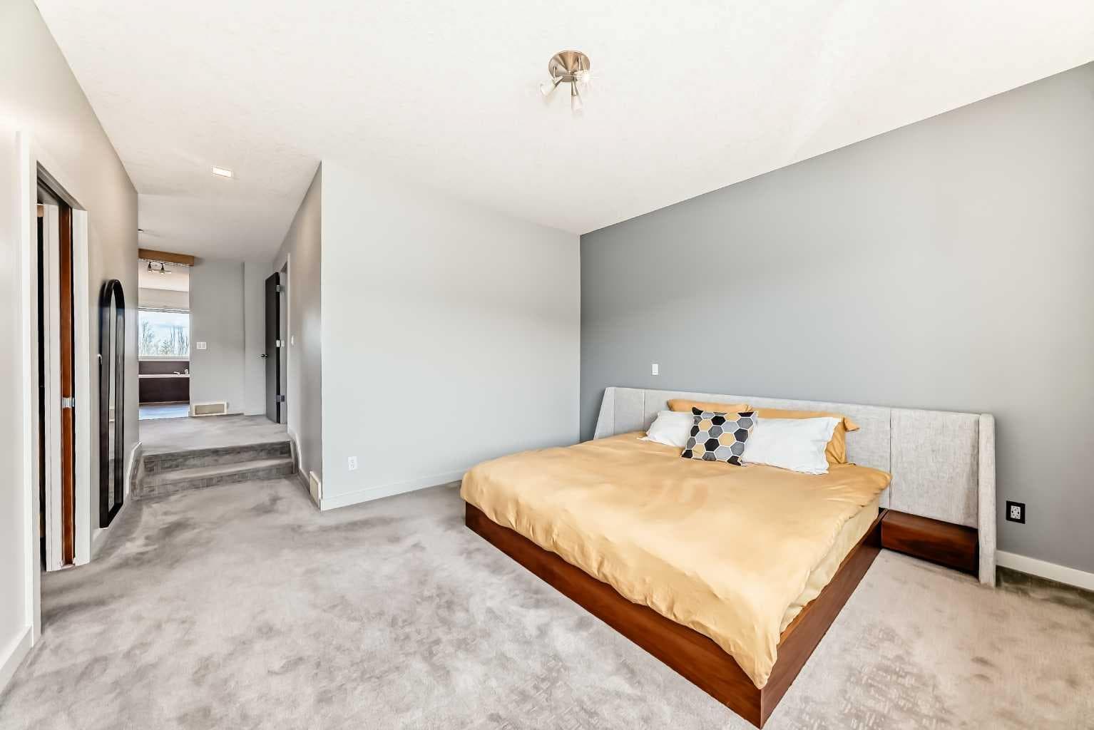 11 Cresthaven Bay SW
