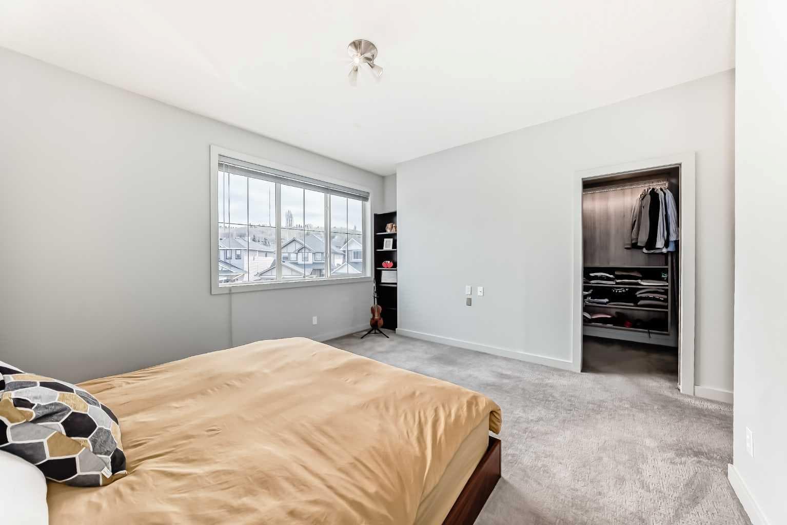 11 Cresthaven Bay SW