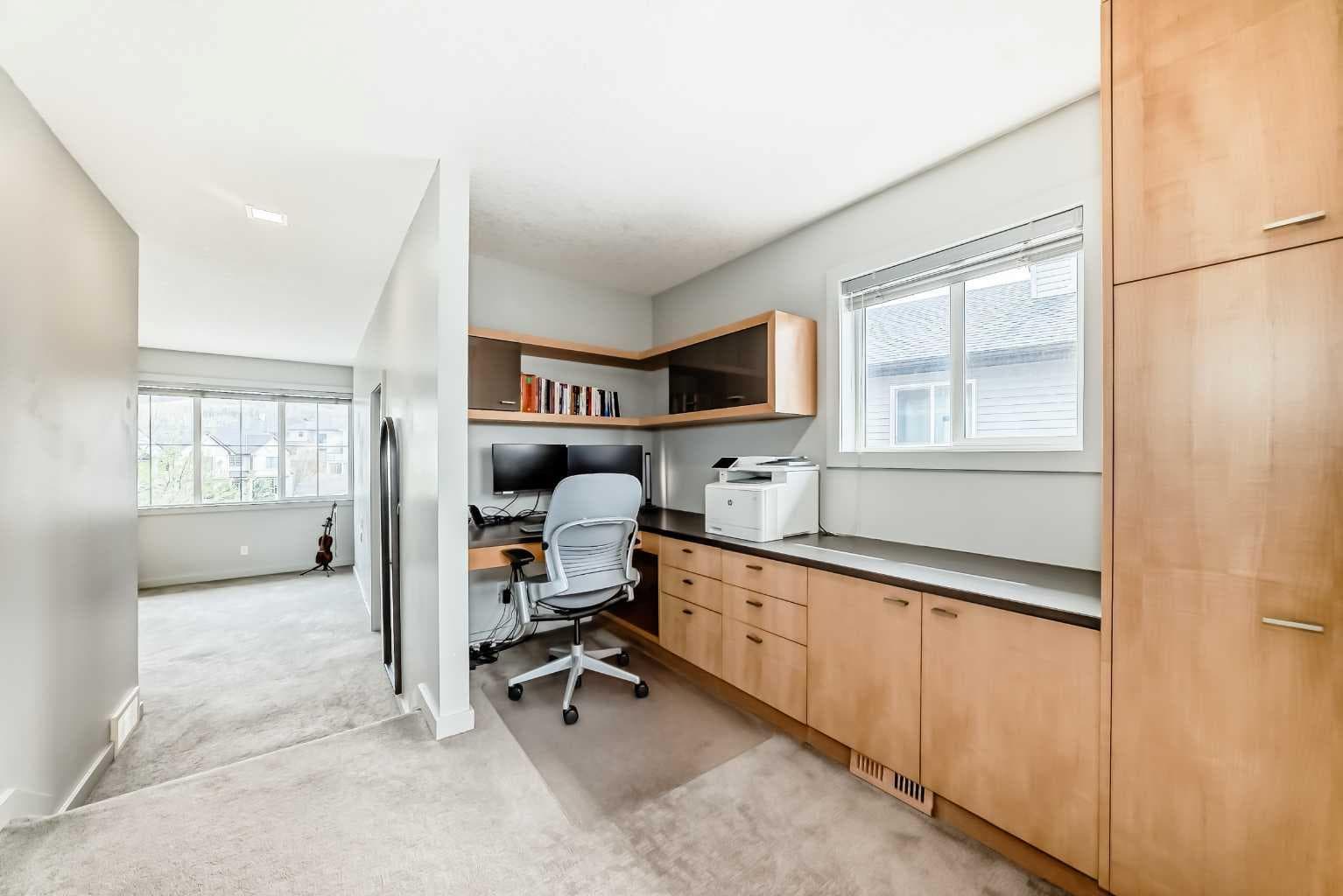 11 Cresthaven Bay SW