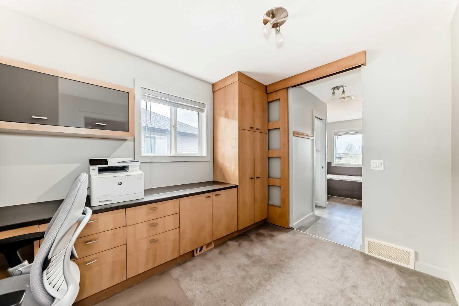 11 Cresthaven Bay SW