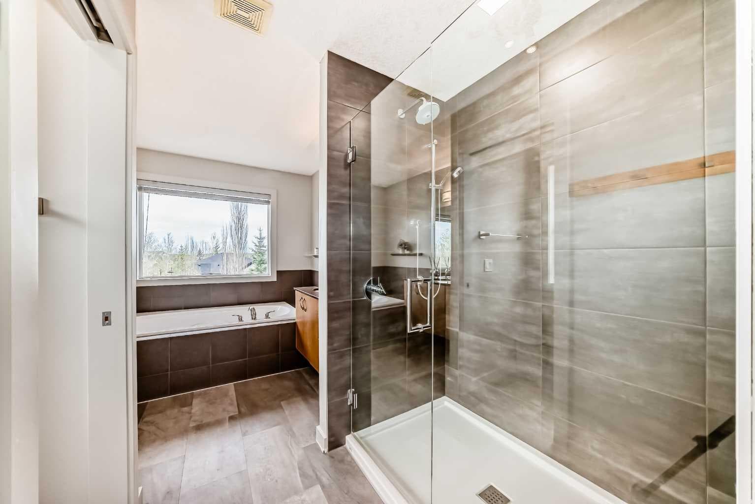 11 Cresthaven Bay SW