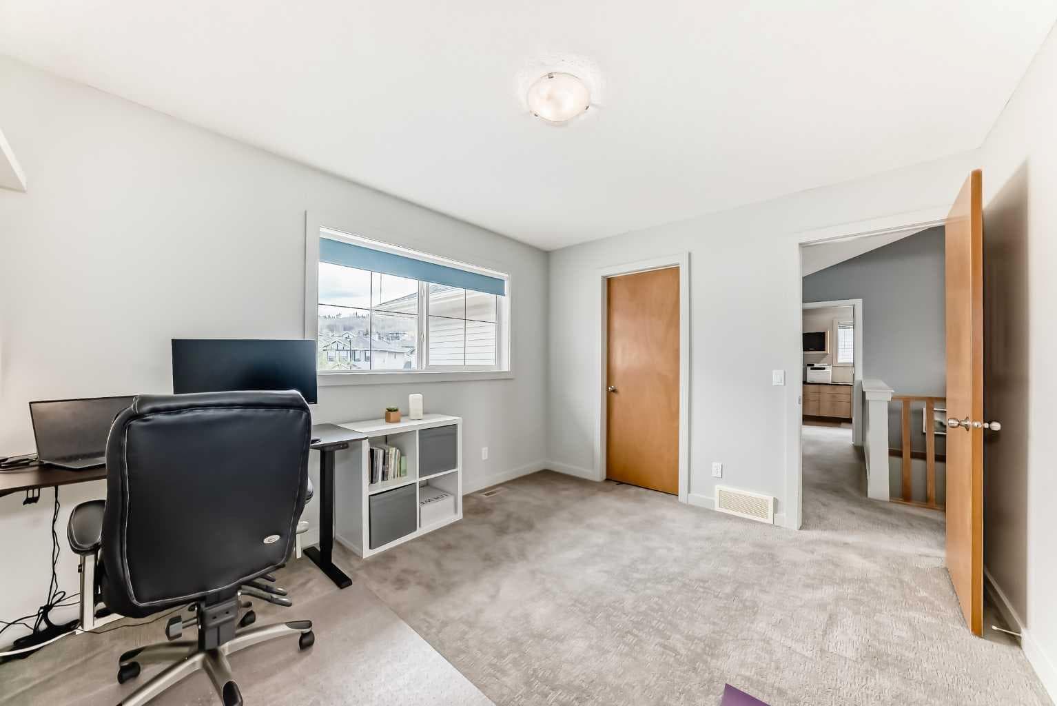 11 Cresthaven Bay SW