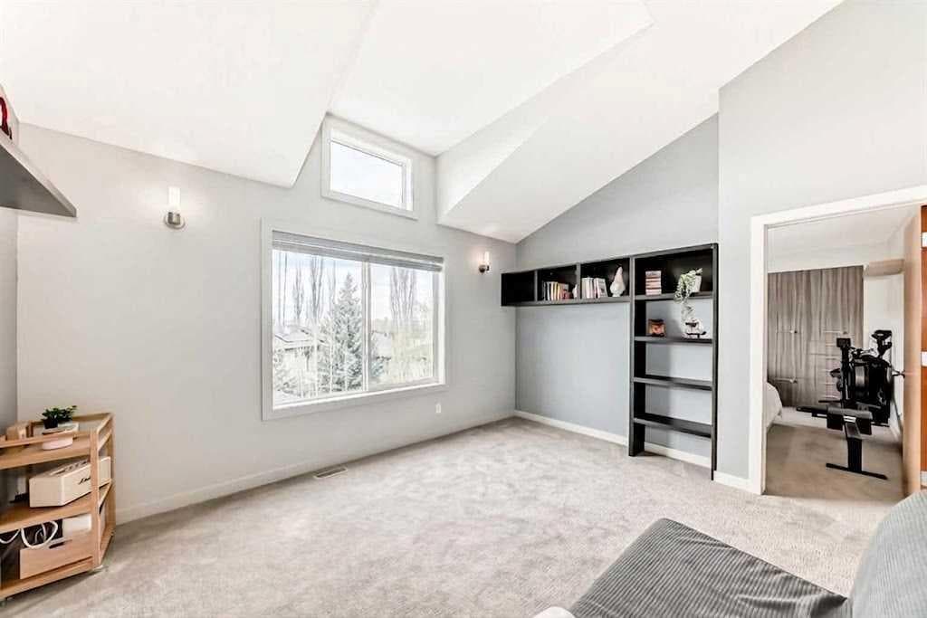 11 Cresthaven Bay SW