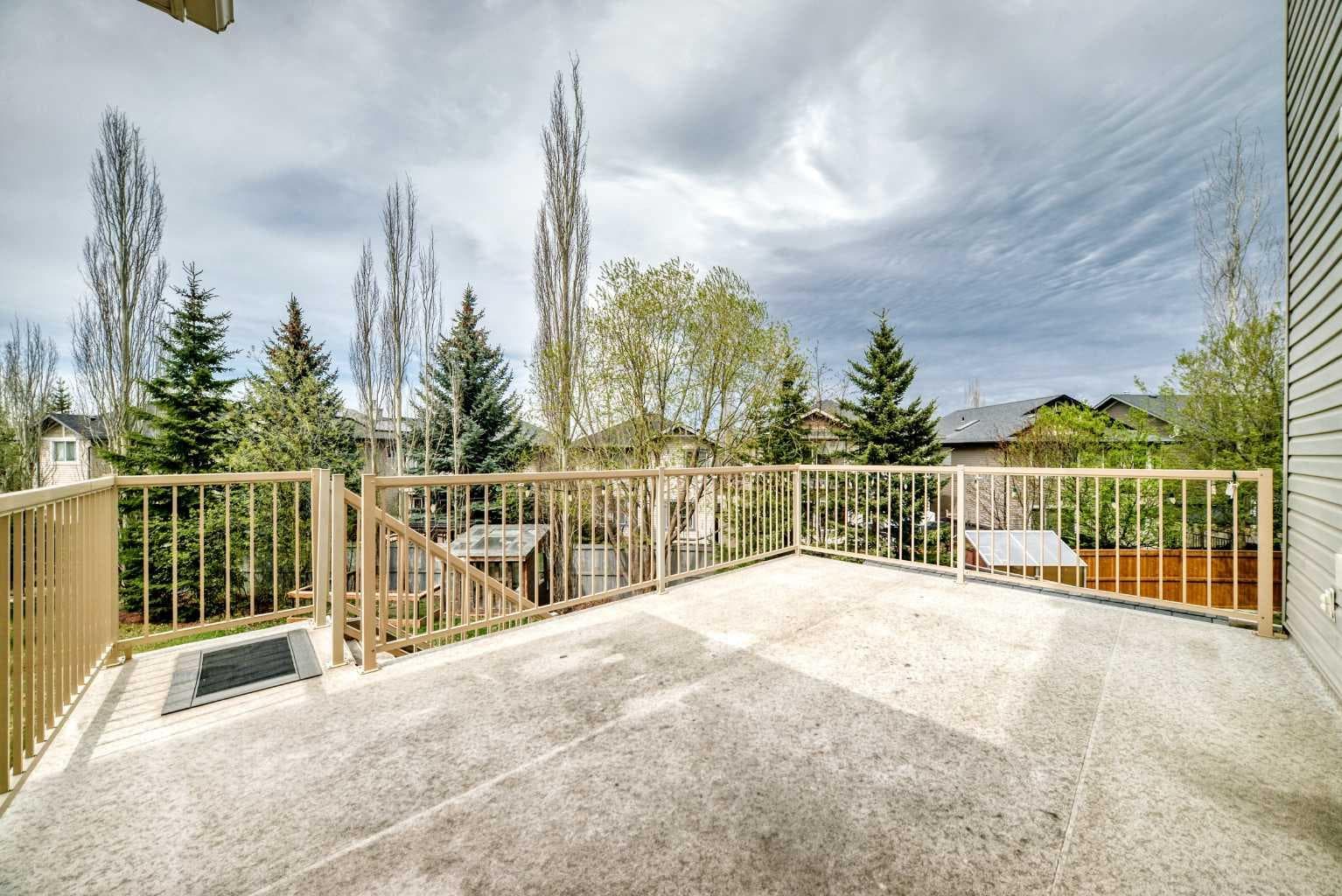 11 Cresthaven Bay SW
