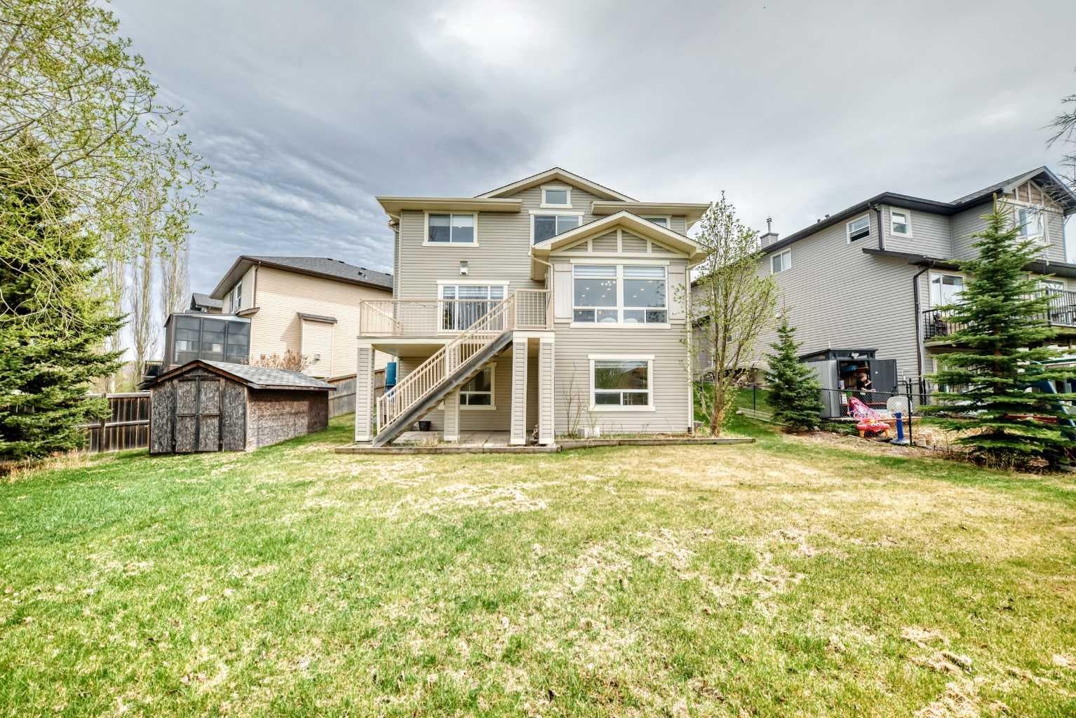 11 Cresthaven Bay SW