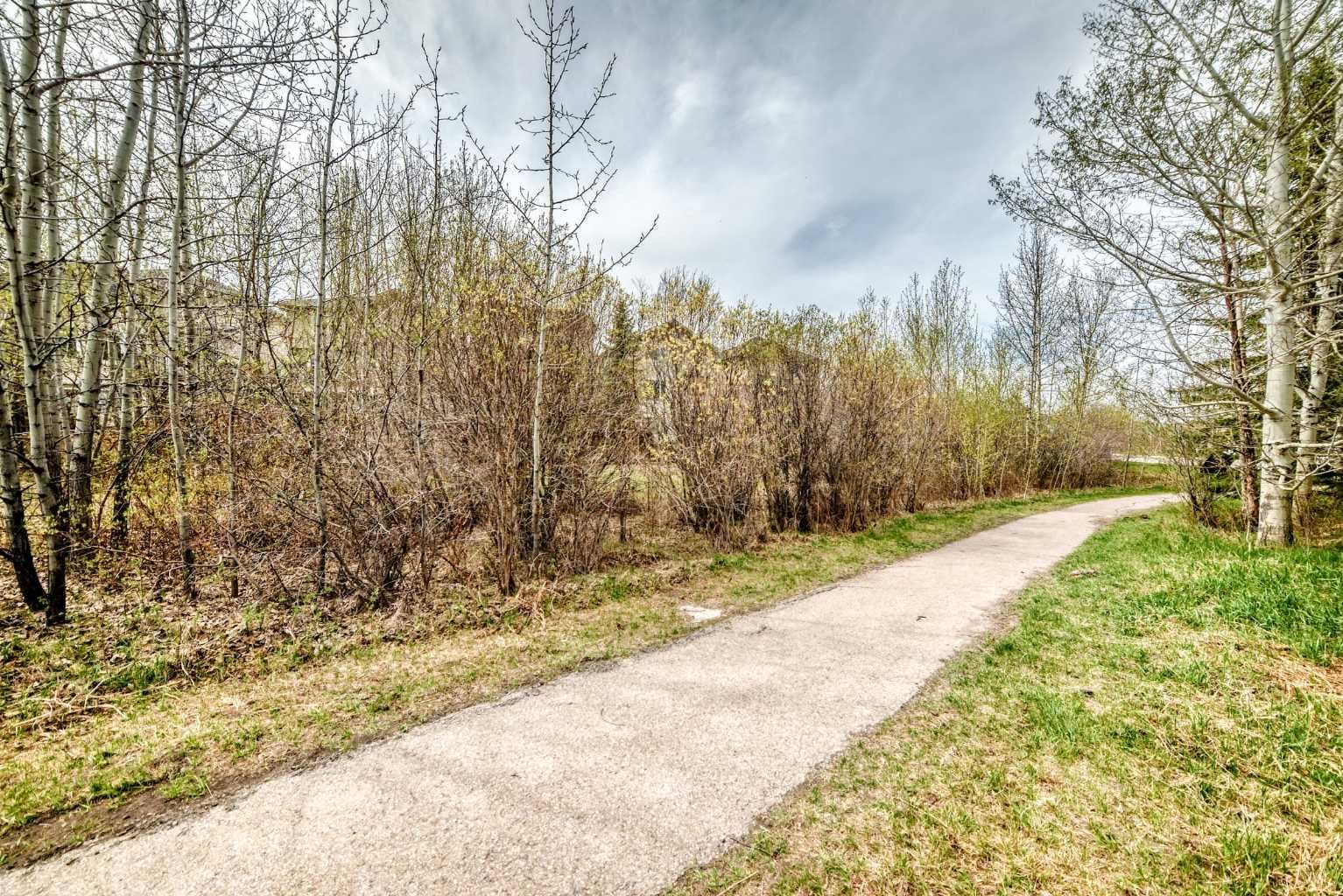 11 Cresthaven Bay SW