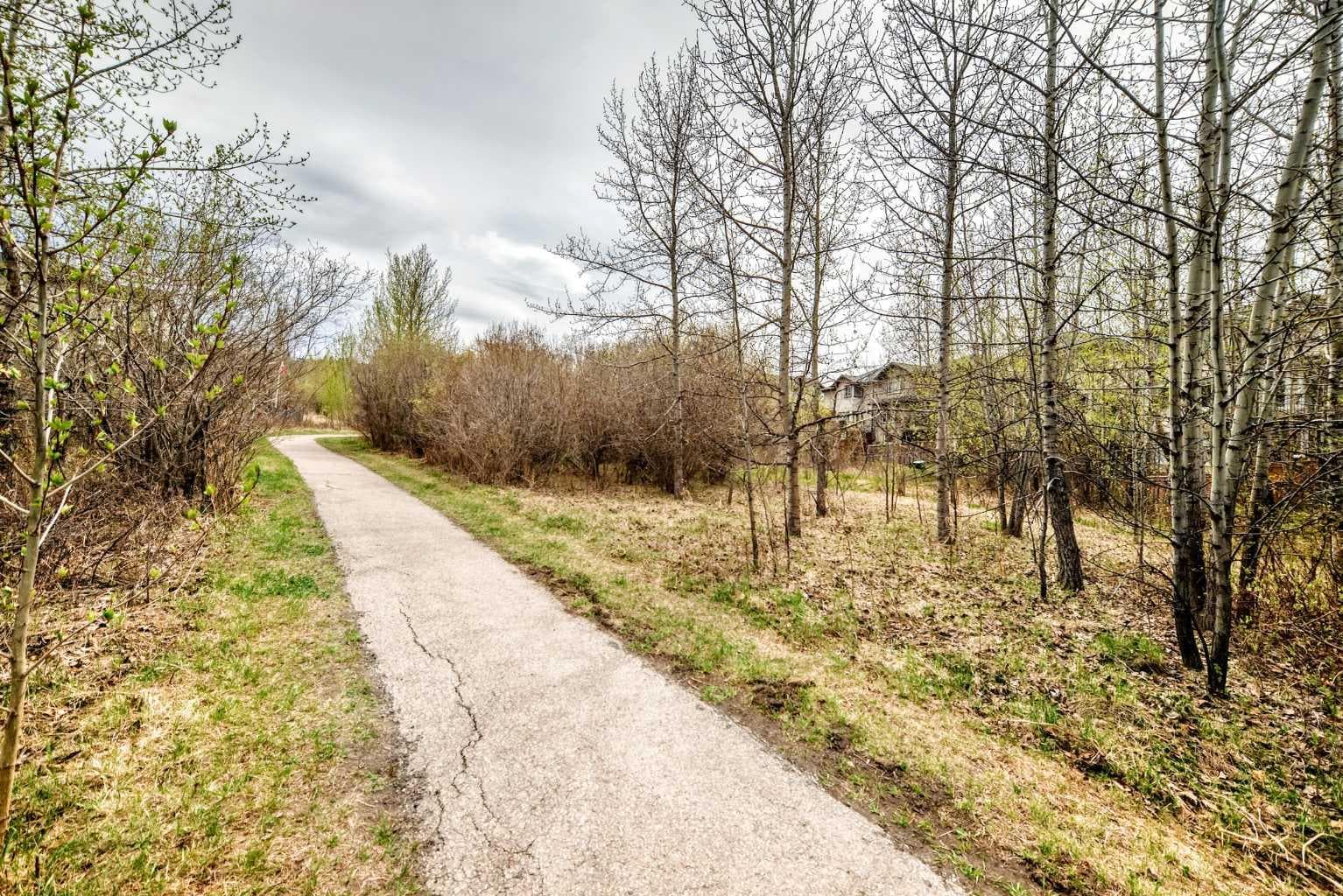 11 Cresthaven Bay SW