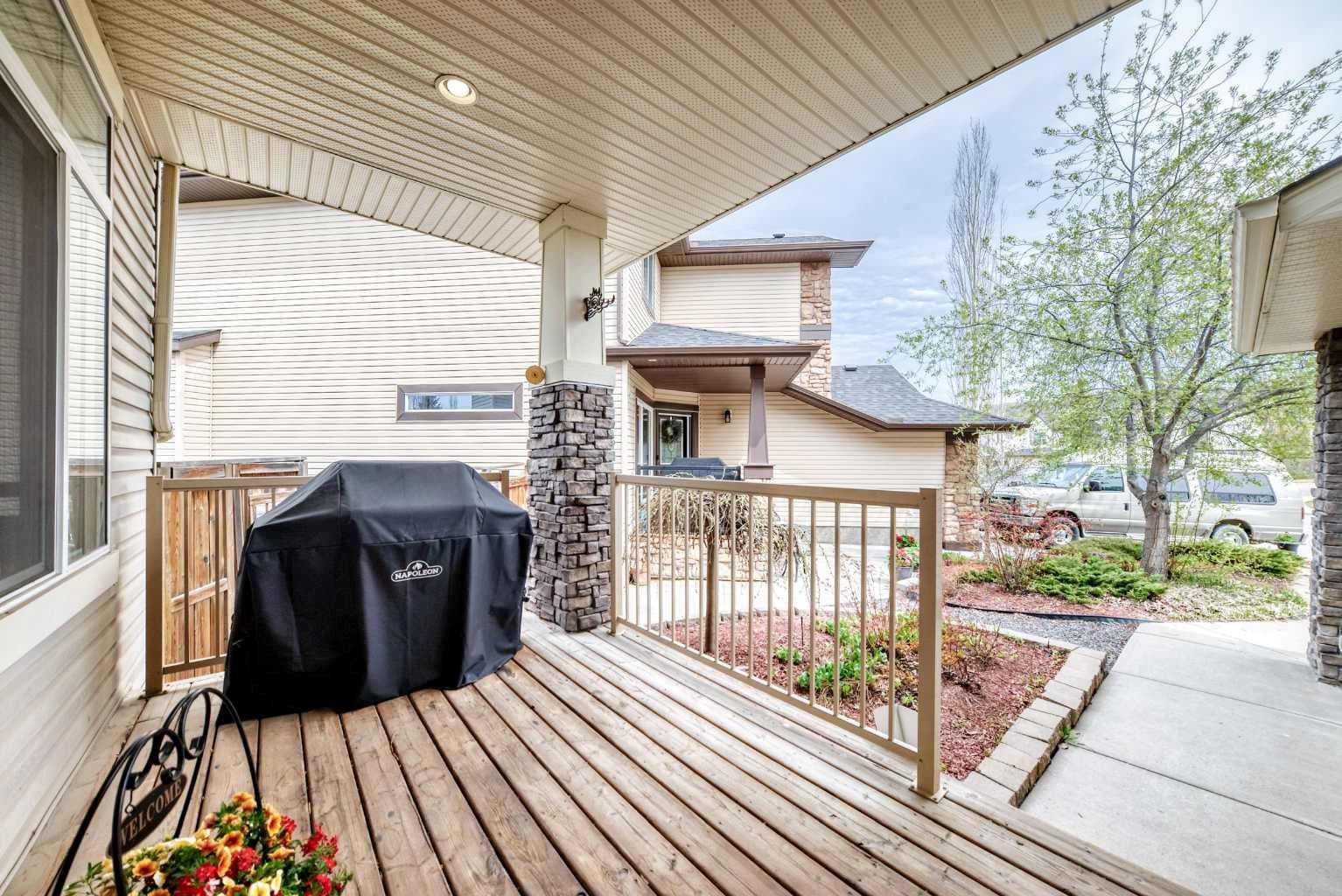 11 Cresthaven Bay SW