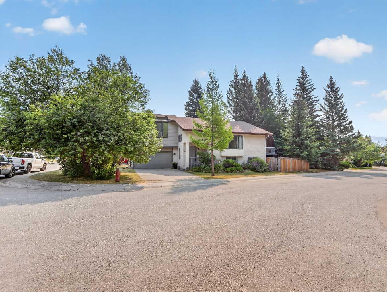 22 Pinewood Crescent 
