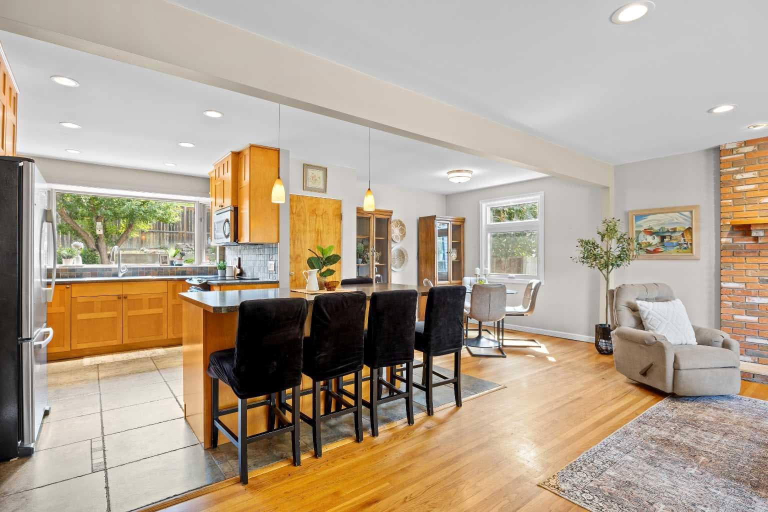 30 Gateway Drive SW
