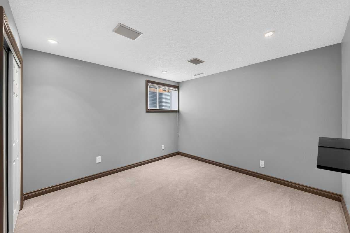 363 Evanston View NW