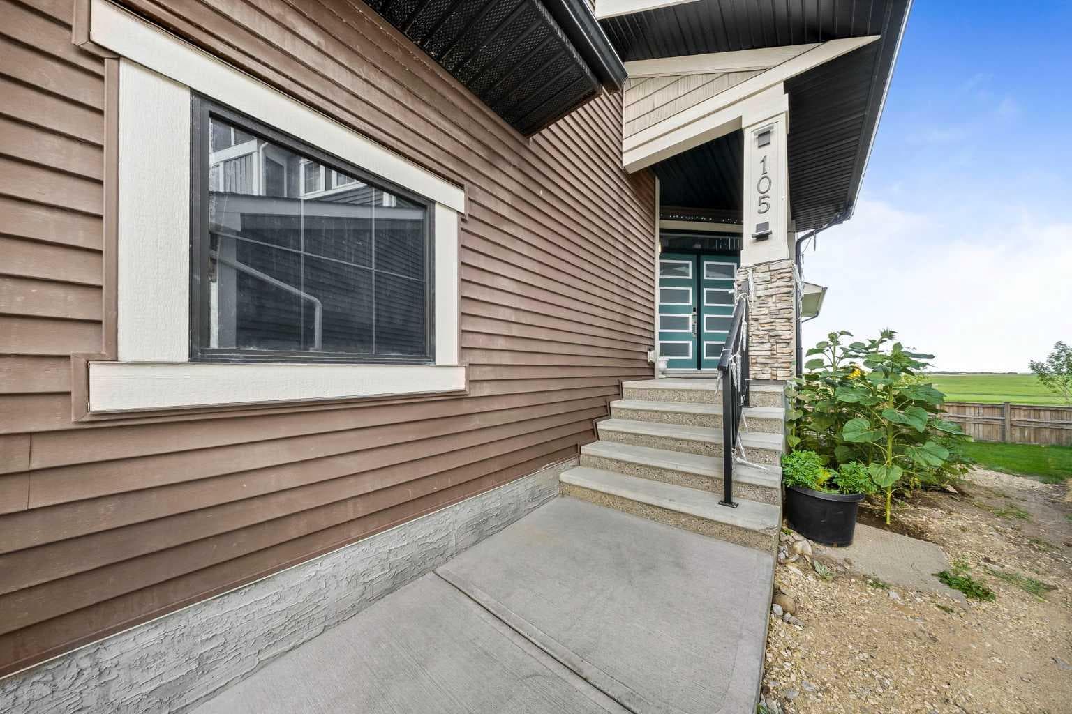 105 Homestead Crescent NE