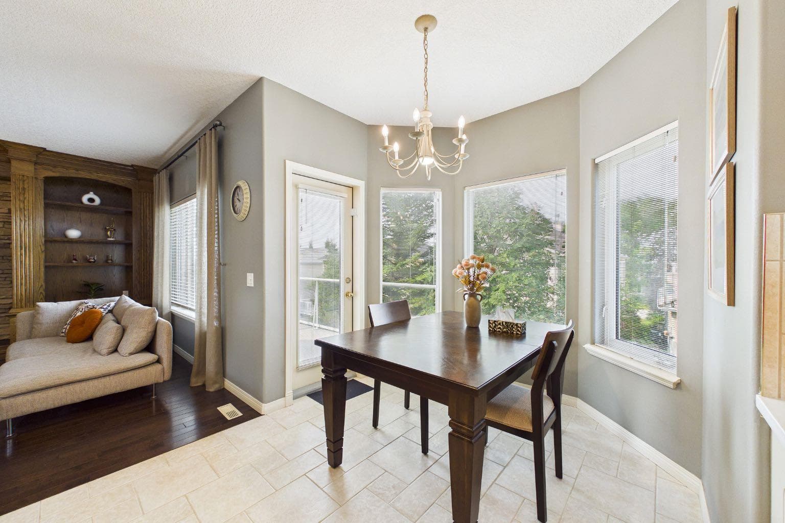 15 Royal Crest Terrace NW