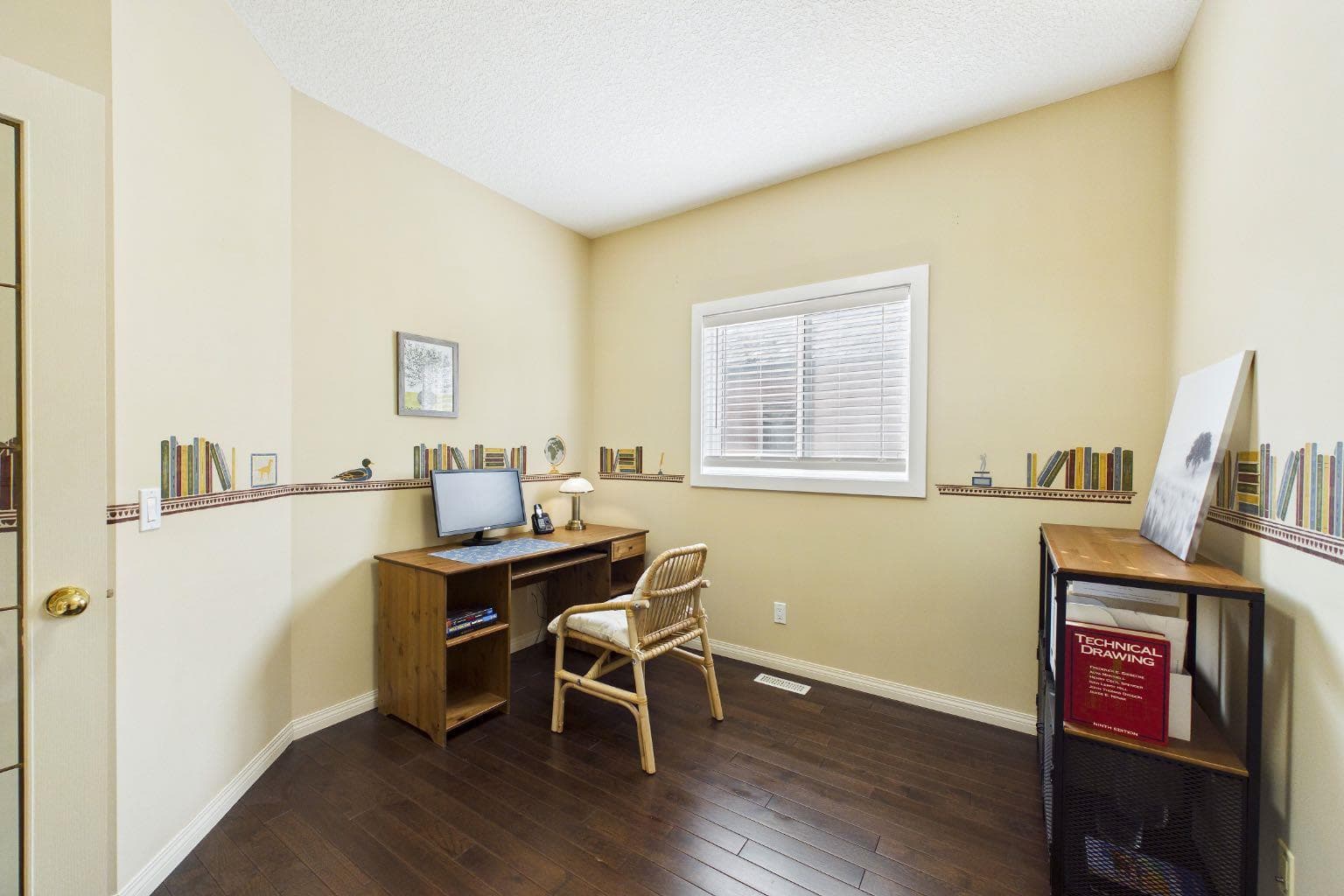 15 Royal Crest Terrace NW
