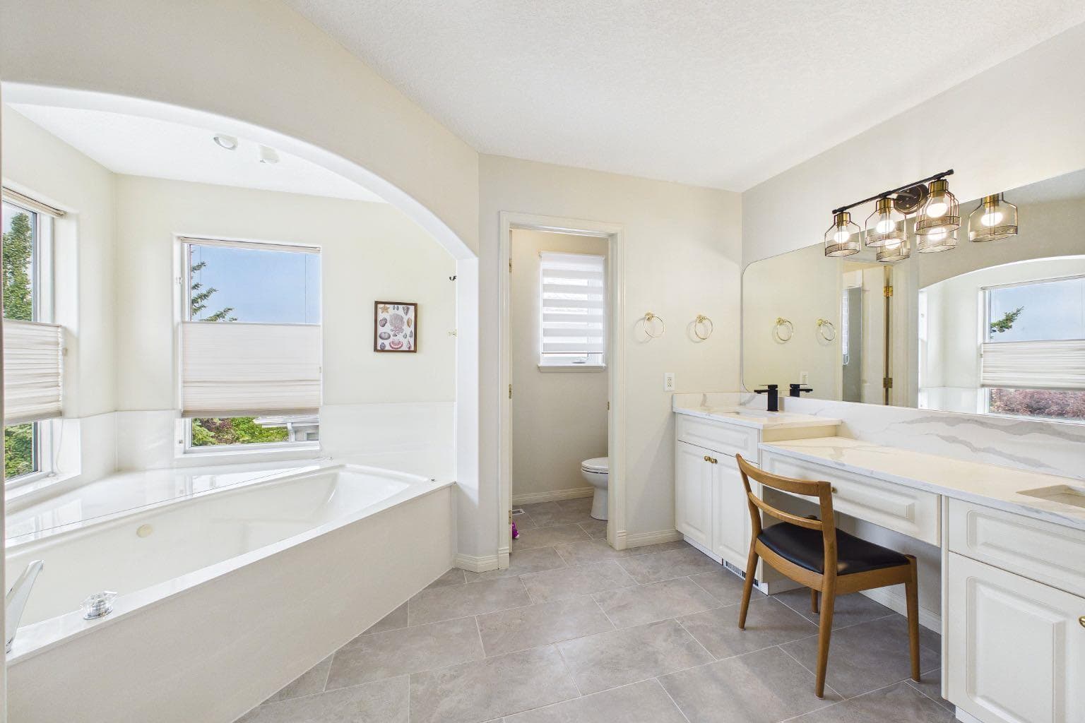 15 Royal Crest Terrace NW