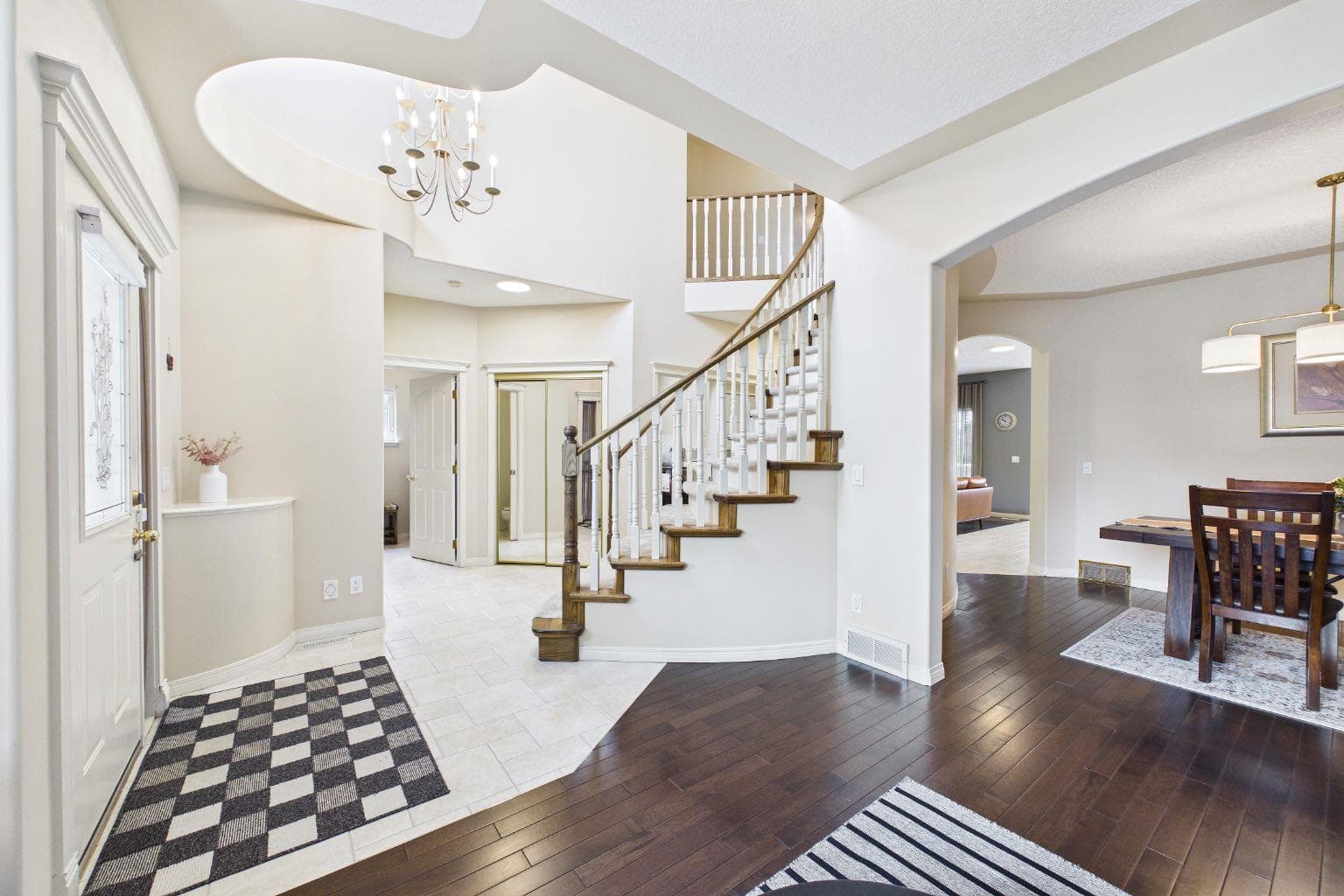 15 Royal Crest Terrace NW