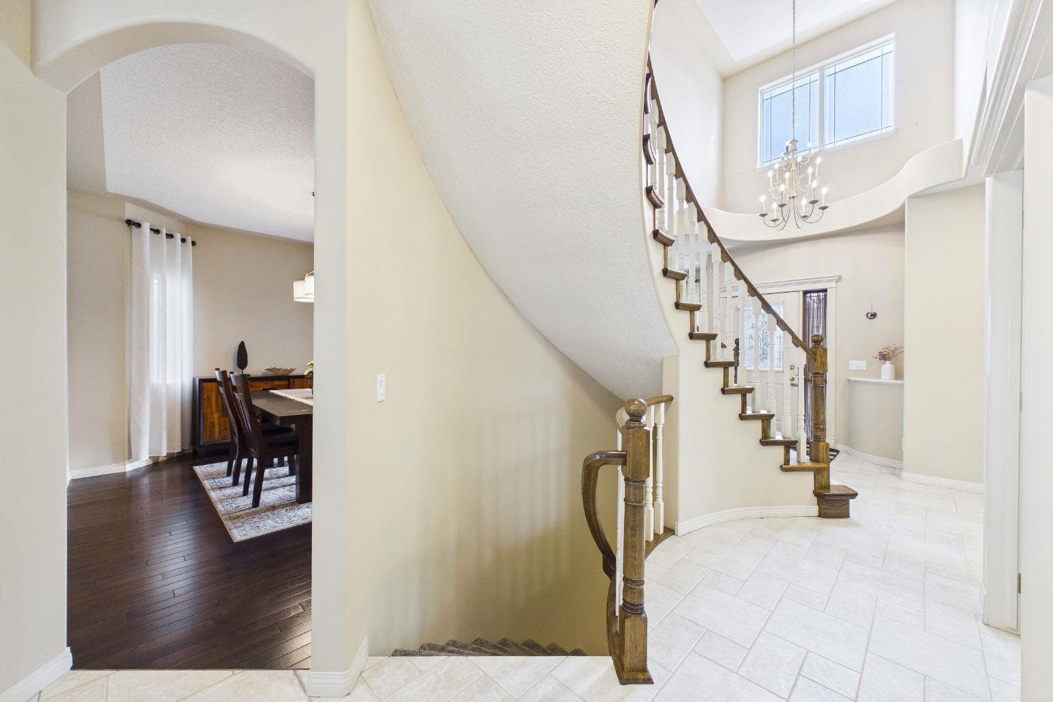 15 Royal Crest Terrace NW