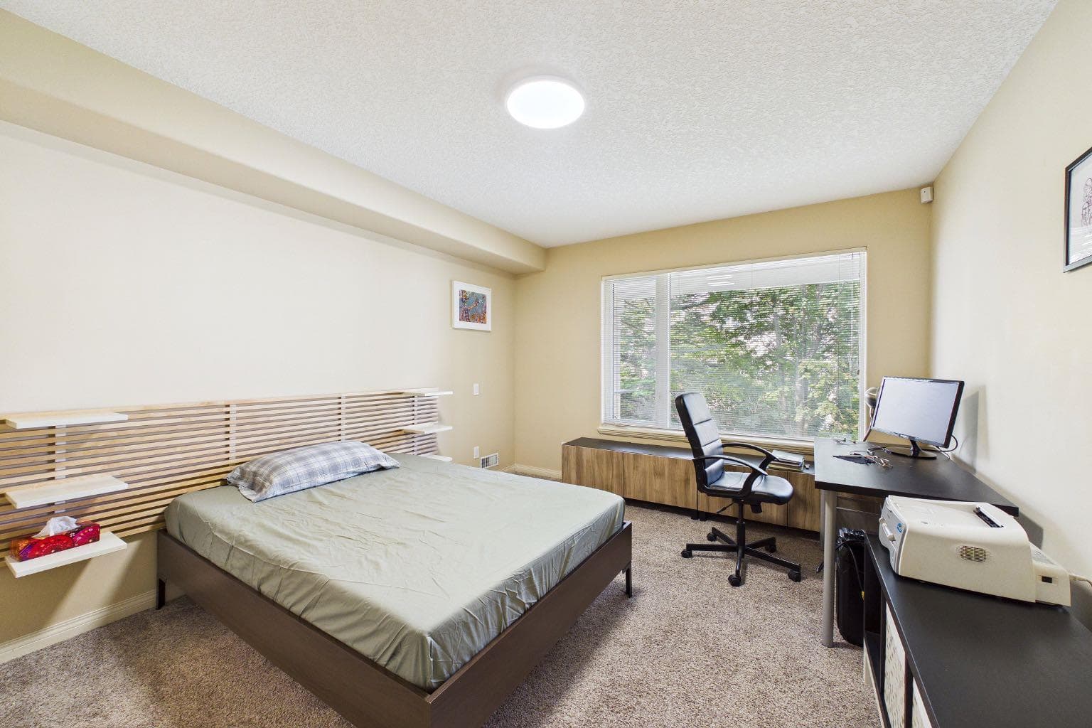 15 Royal Crest Terrace NW