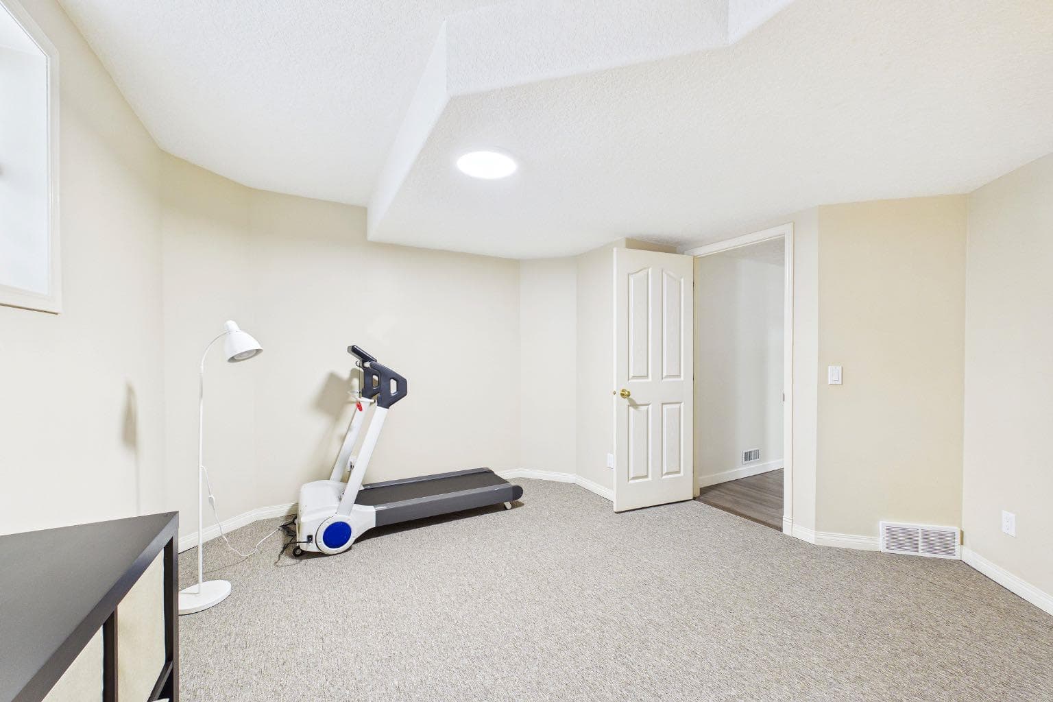 15 Royal Crest Terrace NW