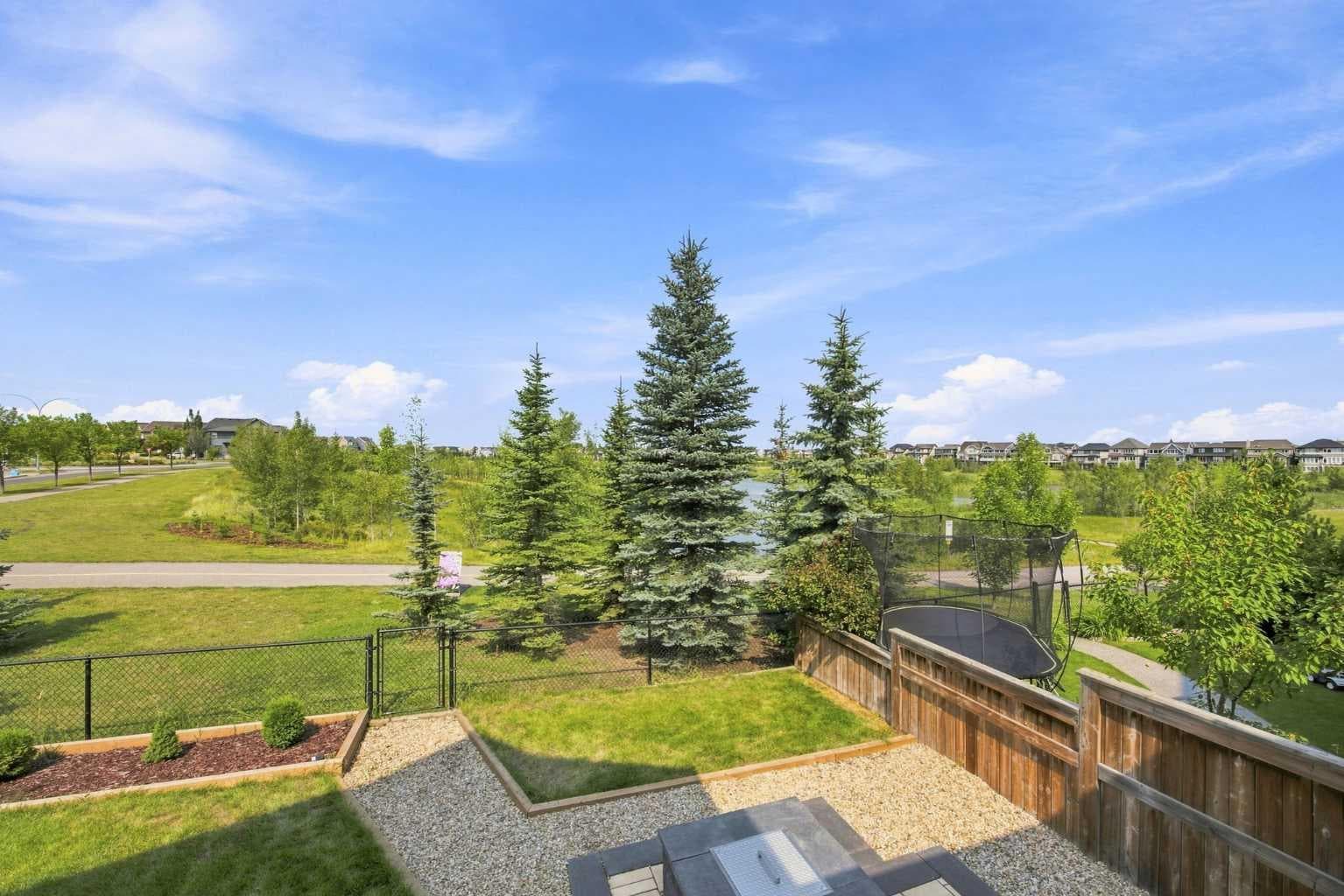 12 Masters Court SE
