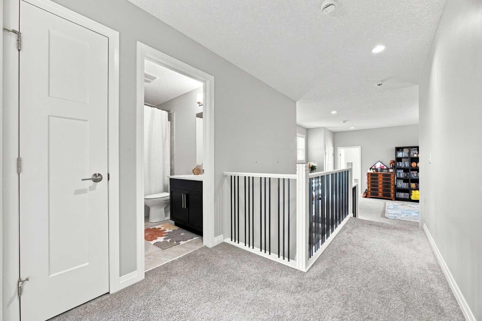 12 Masters Court SE